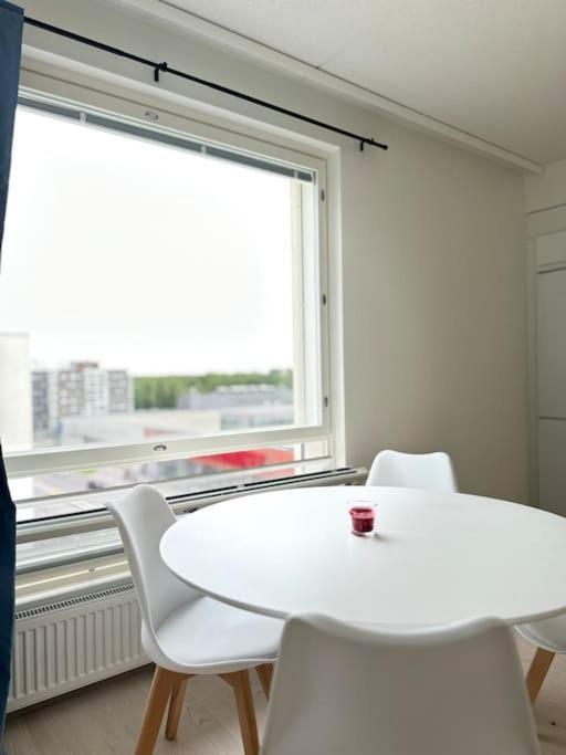 Apartamento Huoneisto Juna Aseman Vieressae Vantaa Exterior foto